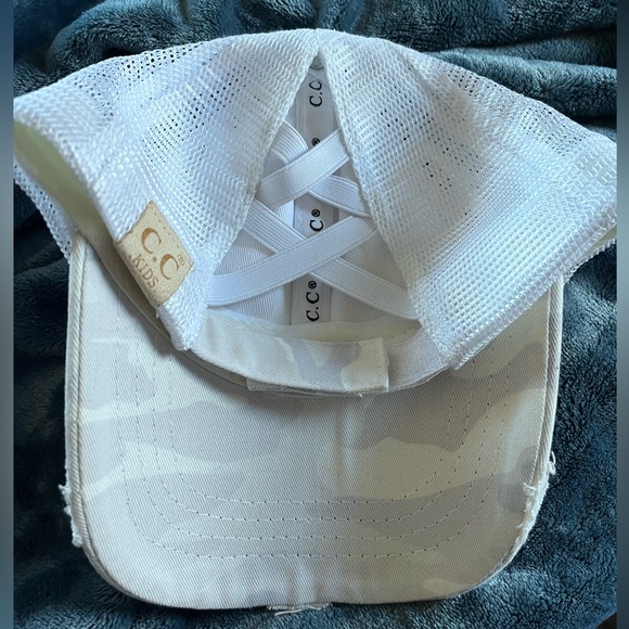 NWOT C.C. Kids girls ponytail hat white camo print - Picture 2 of 4
